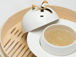 chung-yen-voi-nuoc-dua-tuoi-1