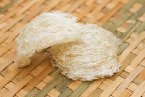 yen-tuoi-bi-vang-1